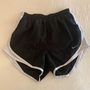 Nike tempo short
